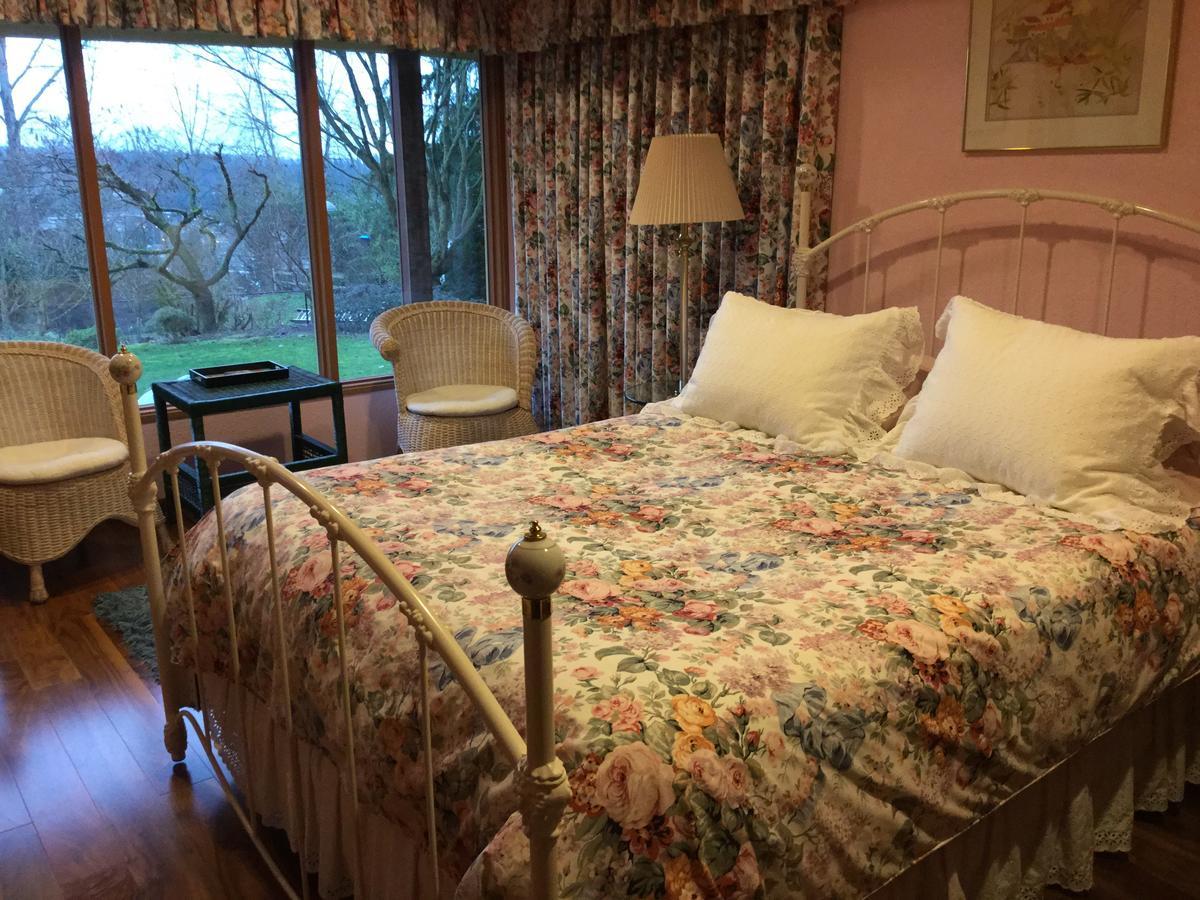 A Cascade View Bed And Breakfast Белвью Экстерьер фото