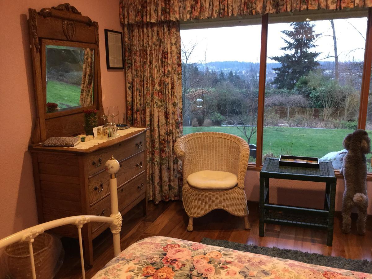 A Cascade View Bed And Breakfast Белвью Экстерьер фото
